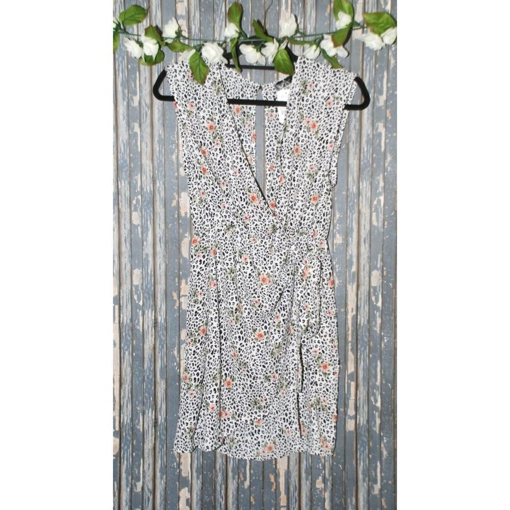 NWT A'GACI Shop 17 Juniors Ladies White Dress Size S V-Neck Elastic Waist Belt